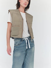 Load image into Gallery viewer, Manja Down Vest Mos Mosh