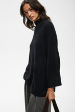 Load image into Gallery viewer, Tally Monika V Neck InWear