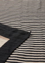 Load image into Gallery viewer, Haraldine scarf Soyaconcept
