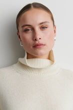 Load image into Gallery viewer, Alpha knit T-neck Second Female