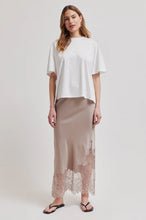 Load image into Gallery viewer, Wila Skirt Second Female