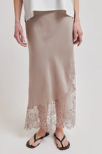 Load image into Gallery viewer, Wila Skirt Second Female