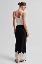 Load image into Gallery viewer, Wila Skirt Second Female