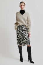 Load image into Gallery viewer, Brooky Knit V-Neck Second Female