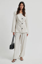 Load image into Gallery viewer, Amaze Blazer Second Female