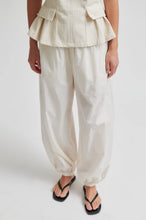 Load image into Gallery viewer, Avida Trousers Second Female