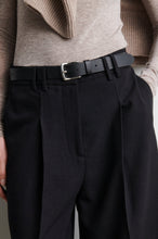 Load image into Gallery viewer, Sella Cropped Trousers Second Female