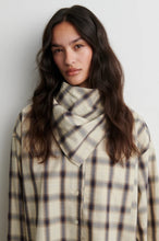 Load image into Gallery viewer, Liria Scarf Second Female
