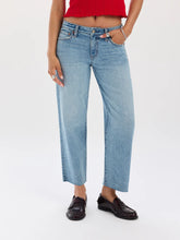 Load image into Gallery viewer, Keeper Crop Low rise straight Jeans Daze