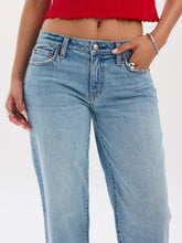 Load image into Gallery viewer, Keeper Crop Low rise straight Jeans Daze