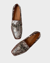 Load image into Gallery viewer, Dewey Silver Fox Tamara London