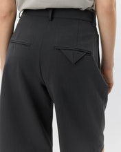 Load image into Gallery viewer, Elsasw Bermuda Suiting shorts Sofie Schnoor