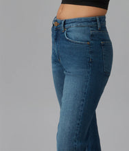 Load image into Gallery viewer, Denver Dis2d Lola Jeans
