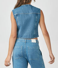 Load image into Gallery viewer, Carter cropped Vest Lola