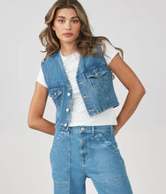 Load image into Gallery viewer, Carter cropped Vest Lola