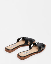 Load image into Gallery viewer, Hadyn Slide Steve Madden