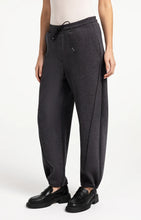 Load image into Gallery viewer, Jersey loose fit barrel Yaya the Brand