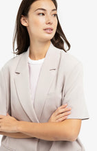 Load image into Gallery viewer, Woven oversized shortsleeve Blazer Yaya the Brand