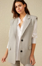 Load image into Gallery viewer, Sleeveless blazer with padded shoulder