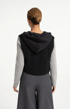Load image into Gallery viewer, Sleeveless sweater with Jersey Yaya the Brand