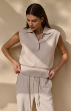 Load image into Gallery viewer, Sleeveless sweater with collar Yaya the Brand