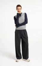 Load image into Gallery viewer, Sleeveless sweater with collar Yaya the Brand