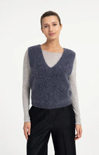 Load image into Gallery viewer, Sleeveless sweater Yaya the Brand