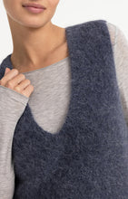 Load image into Gallery viewer, Sleeveless sweater Yaya the Brand