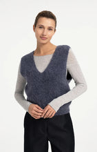 Load image into Gallery viewer, Sleeveless sweater Yaya the Brand