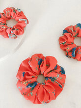 Load image into Gallery viewer, Chelsea King Windsor Knit scrunchie  - PETITE